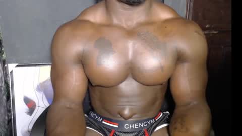 Snapshot of musclegodsammy23 chatting on January 24, 12:10 am musclegod23 online show from January 24, 12:10 am