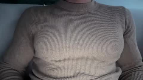 Snapshot of musclehair3 chatting on December 19, 9:40 am musclehair3 online show from December 19, 9:40 am