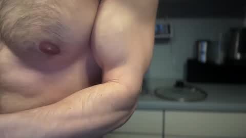 Snapshot of musclehair3 chatting on January 3, 8:22 pm musclehair3 online show from January 3, 8:22 pm