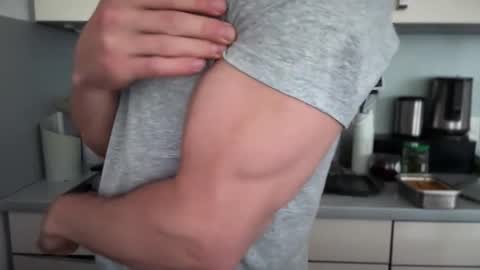 musclehair3 online show from May 10, 8:04 am