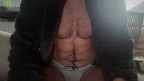Snapshot of musclehair3 chatting on December 14, 9:40 am musclehair3 online show from December 14, 9:40 am