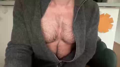 musclehair3 online show from May 11, 8:05 am