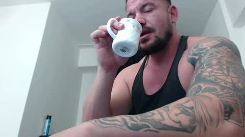 Snapshot of musclemonster31 chatting on December 5, 4:20 am MuscleMonster31 online show from December 5, 4:20 am