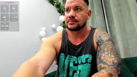 Snapshot of musclemonster31 chatting on February 19, 8:12 am MuscleMonster31 online show from February 19, 8:12 am