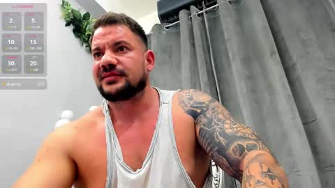 Snapshot of musclemonster31 chatting on February 13, 9:28 pm MuscleMonster31 online show from February 13, 9:28 pm