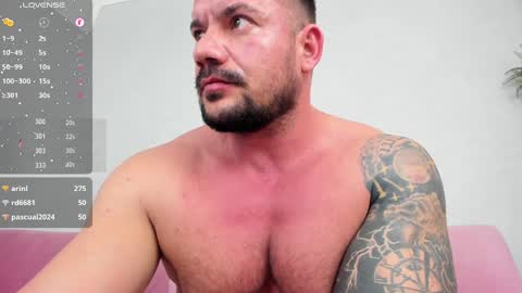 Snapshot of musclemonster31 chatting on January 1, 11:38 am MuscleMonster31 online show from January 1, 11:38 am