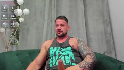 Snapshot of musclemonster31 chatting on February 23, 5:39 am MuscleMonster31 online show from February 23, 5:39 am