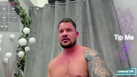 Snapshot of musclemonster31 chatting on March 1, 9:04 pm MuscleMonster31 online show from March 1, 9:04 pm
