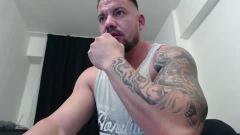 Snapshot of musclemonster31 chatting on December 24, 1:38 am MuscleMonster31 online show from December 24, 1:38 am