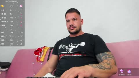 Snapshot of musclemonster31 chatting on December 11, 8:49 pm MuscleMonster31 online show from December 11, 8:49 pm