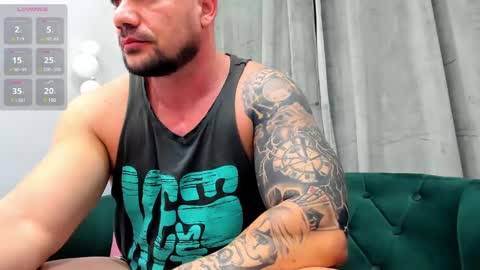 Snapshot of musclemonster31 chatting on February 20, 1:36 am MuscleMonster31 online show from February 20, 1:36 am