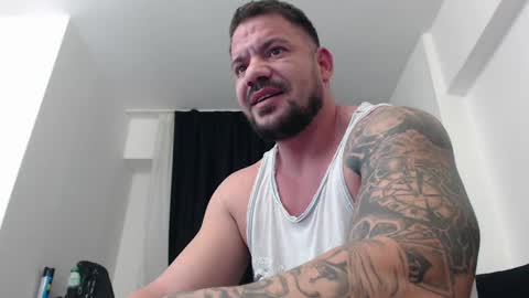 Snapshot of musclemonster31 chatting on December 3, 1:17 am MuscleMonster31 online show from December 3, 1:17 am
