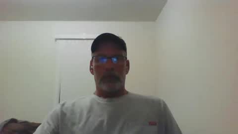 Snapshot of mustang_daddy chatting on September 30, 1:34 am 307MountainMan online show from September 30, 1:34 am