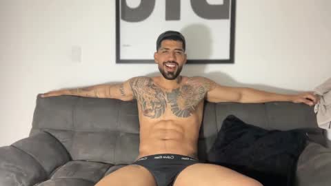 Snapshot of myke_esthetic chatting on March 11, 11:37 pm Myke esthetic online show from March 11, 11:37 pm