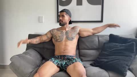 Snapshot of myke_esthetic chatting on March 9, 4:00 pm Myke esthetic online show from March 9, 4:00 pm