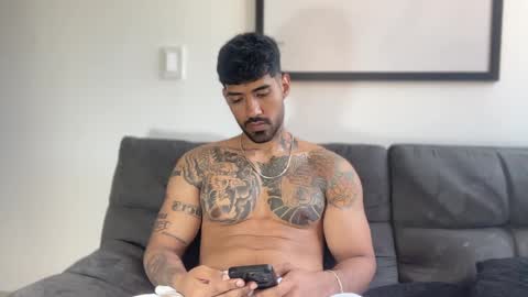 Snapshot of myke_esthetic chatting on January 22, 5:17 pm Myke esthetic online show from January 22, 5:17 pm