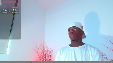 Snapshot of mylowallacee chatting on December 3, 5:55 pm Mylo Wallace online show from December 3, 5:55 pm