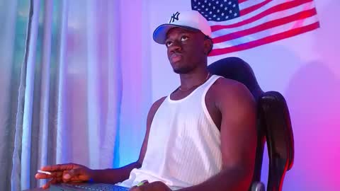 Mylo Wallace  online show from November 28, 9:27 pm