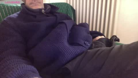 Snapshot of mynakedbeach chatting on February 18, 11:00 am Bi sexy guy lovense hush is on private is open or password show tip if you like. online show from February 18, 11:00 am