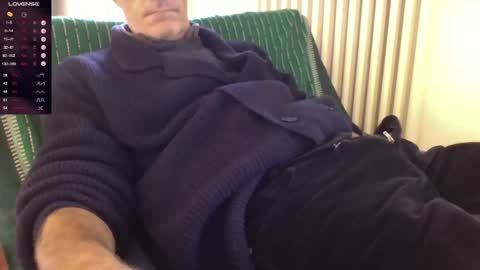 Snapshot of mynakedbeach chatting on December 5, 10:01 am Bi sexy guy lovense hush is on private is open or password show tip if you like. online show from December 5, 10:01 am