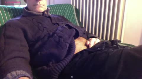 Snapshot of mynakedbeach chatting on February 6, 3:31 pm Bi sexy guy lovense hush is on private is open or password show tip if you like. online show from February 6, 3:31 pm