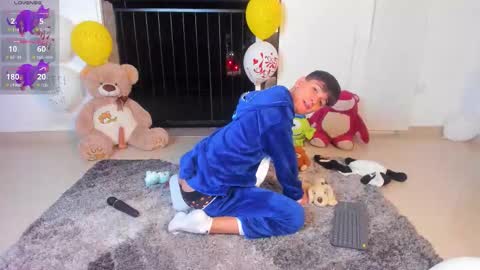  N A I M T H E  K I N G  online show from March 18, 12:35 am