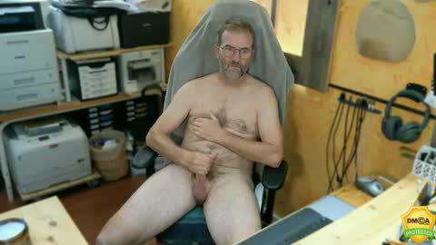 Snapshot of nakedluke chatting on September 28, 1:42 pm Luke online show from September 28, 1:42 pm