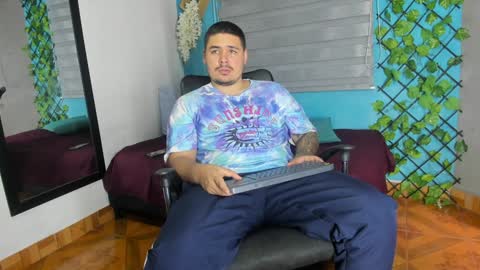 Snapshot of narciso_kh chatting on February 6, 2:26 pm deibyd online show from February 6, 2:26 pm
