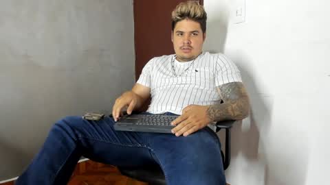 Snapshot of narciso_kh chatting on January 9, 1:13 pm deibyd online show from January 9, 1:13 pm