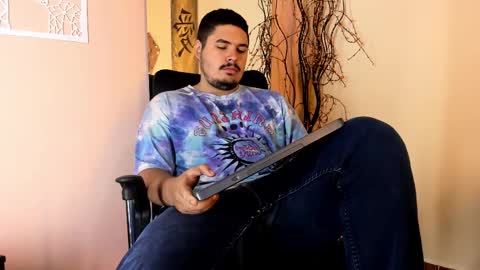 Snapshot of narciso_kh chatting on February 15, 12:54 pm deibyd online show from February 15, 12:54 pm