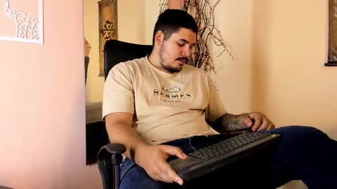 Snapshot of narciso_kh chatting on February 17, 1:42 pm deibyd online show from February 17, 1:42 pm