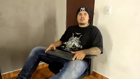 Snapshot of narciso_kh chatting on January 14, 1:49 pm deibyd online show from January 14, 1:49 pm