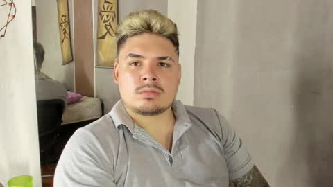 Snapshot of narciso_kh chatting on December 5, 3:26 am deibyd online show from December 5, 3:26 am
