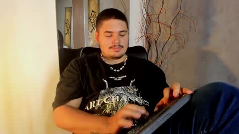 Snapshot of narciso_kh chatting on February 8, 1:22 pm deibyd online show from February 8, 1:22 pm