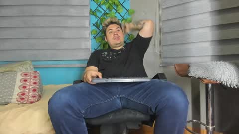 Snapshot of narciso_kh chatting on January 7, 1:43 pm deibyd online show from January 7, 1:43 pm