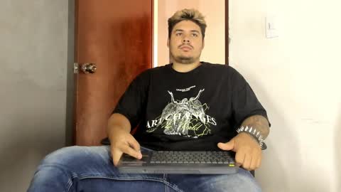 Snapshot of narciso_kh chatting on January 13, 1:39 pm deibyd online show from January 13, 1:39 pm