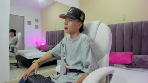 Snapshot of nascary_fox chatting on September 29, 8:37 pm Nascary Fox online show from September 29, 8:37 pm