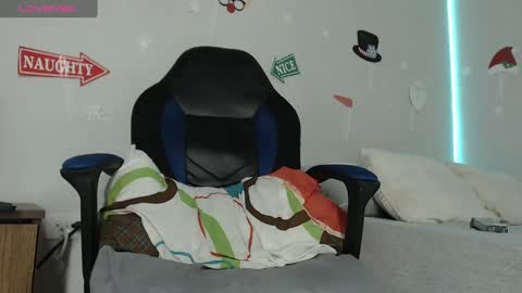 Snapshot of nassh_18 chatting on December 3, 12:33 am nassh_18 online show from December 3, 12:33 am