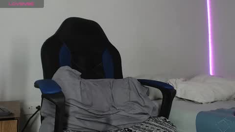 Snapshot of nassh_18 chatting on February 1, 10:02 pm nassh_18 online show from February 1, 10:02 pm