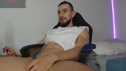 Snapshot of nassh_18 chatting on February 22, 9:42 pm nassh_18 online show from February 22, 9:42 pm