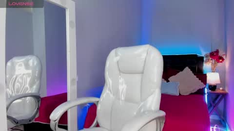 nathalie_moon_ online show from April 29, 12:10 pm