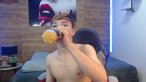 nathanclay online show from March 31, 5:09 am