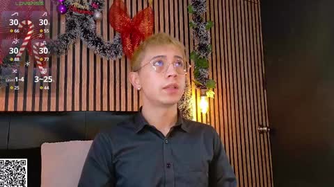 Snapshot of naughty__chris chatting on December 20, 12:16 pm Christopher Chris online show from December 20, 12:16 pm