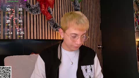 Snapshot of naughty__chris chatting on December 21, 12:38 pm Christopher Chris online show from December 21, 12:38 pm