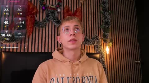 Snapshot of naughty__chris chatting on December 12, 12:33 pm Christopher Chris online show from December 12, 12:33 pm