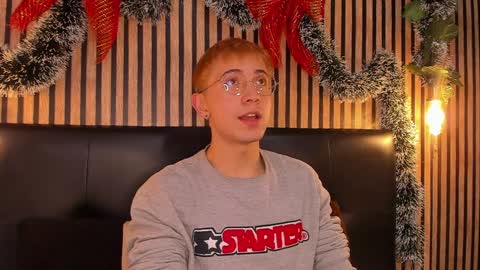 Snapshot of naughty__chris chatting on December 6, 12:27 pm Christopher Chris online show from December 6, 12:27 pm