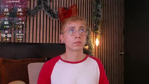 Snapshot of naughty__chris chatting on December 4, 12:36 pm Christopher Chris online show from December 4, 12:36 pm