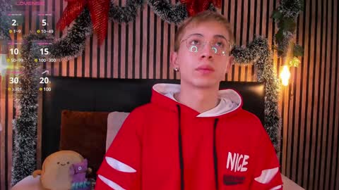 Snapshot of naughty__chris chatting on December 13, 12:06 pm Christopher Chris online show from December 13, 12:06 pm