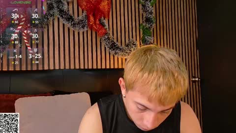 Snapshot of naughty__chris chatting on December 17, 12:43 pm Christopher Chris online show from December 17, 12:43 pm