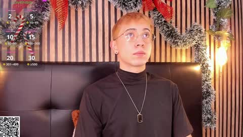 Snapshot of naughty__chris chatting on December 7, 12:45 pm Christopher Chris online show from December 7, 12:45 pm